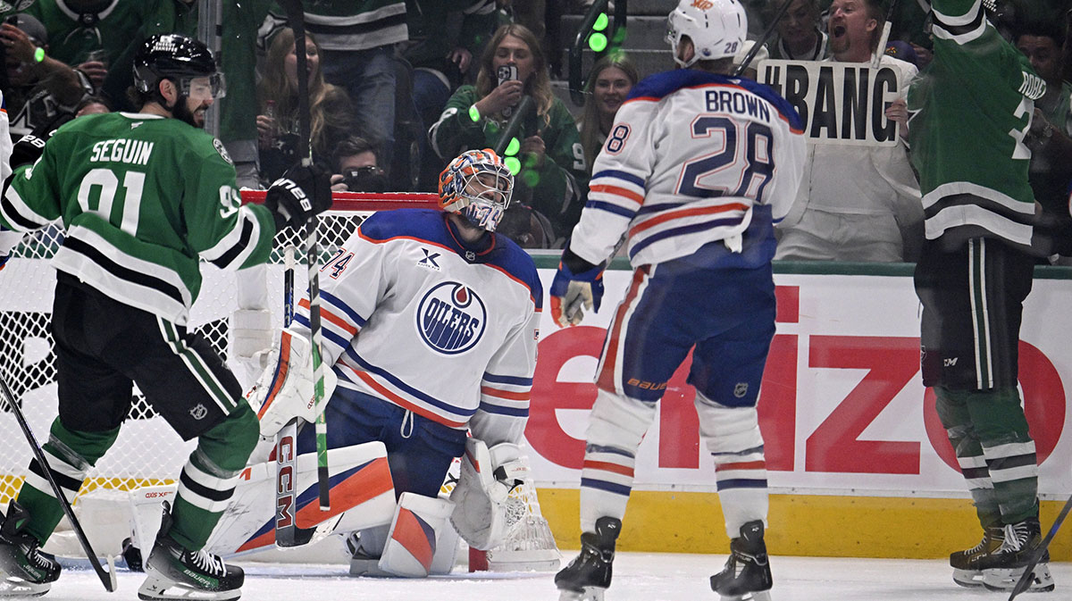 Edmonton Oilers goaltender Stuart Skinner (74) reacts after giving up a goal against Dallas Stars center Mikael Granlund (64) in the third period during game one of the Western Conference Final of the 2025 Stanley Cup Playoffs at American Airlines Center.