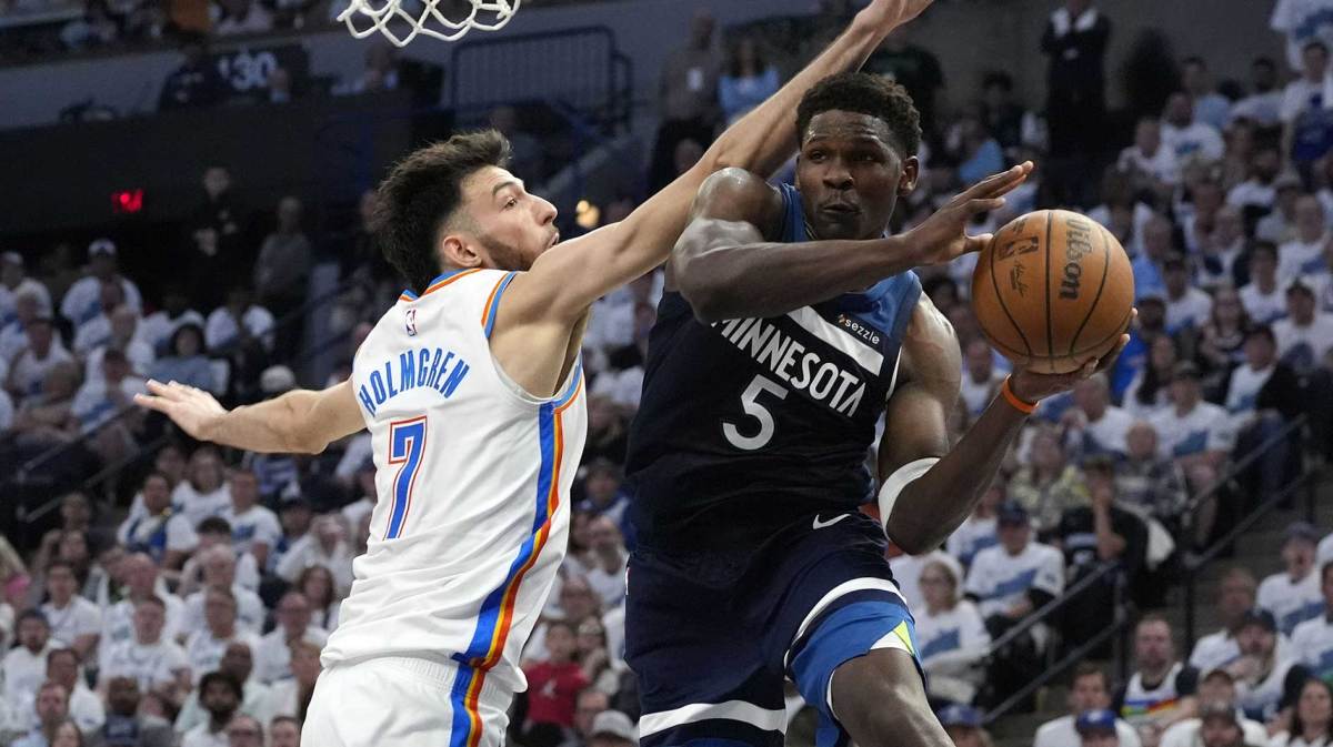 Timberwolves guard Anthony Edwards (5) makes a pass against Oklahoma City Thunder forward Chet Holmgren (7) in the second half during game four of the western conference finals for the 2025 NBA Playoffs at Target Center