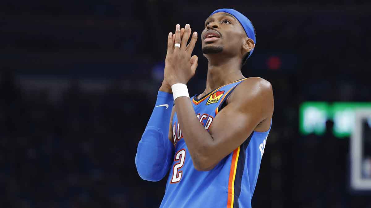 Thunder guard Shai Gilgeous-Alexander (2) reacts