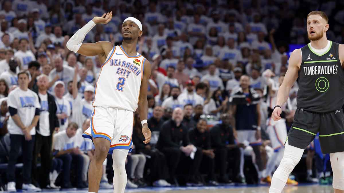 Thunder guard Shai Gilgeous-Alexander (2) watches a shot