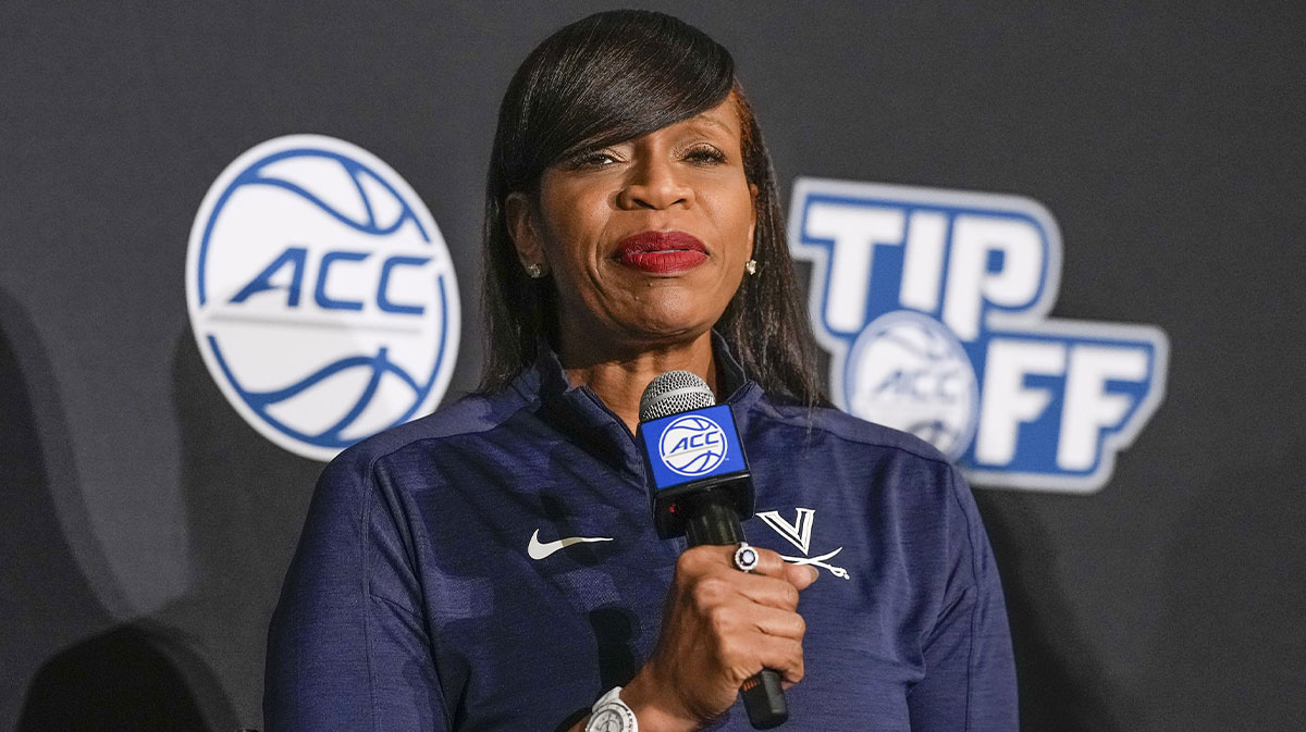 4-time champion Tina Thompson makes courtside appearance at Aces vs. Storm