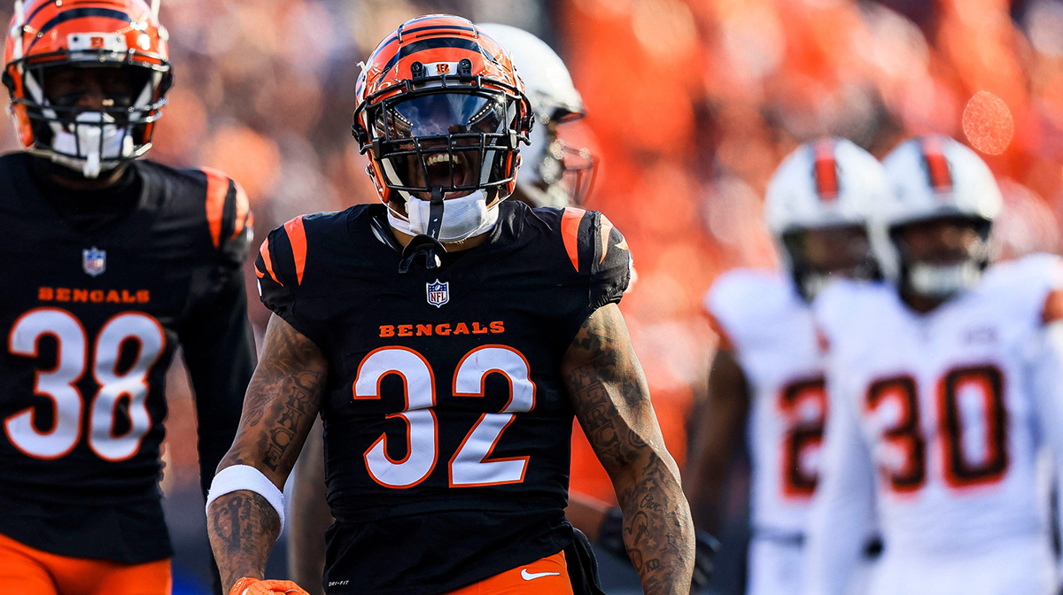 Cincinnati Bengals running back Trayveon Williams (32) reacts after a play against the Cleveland Browns in the first half at Paycor Stadium.