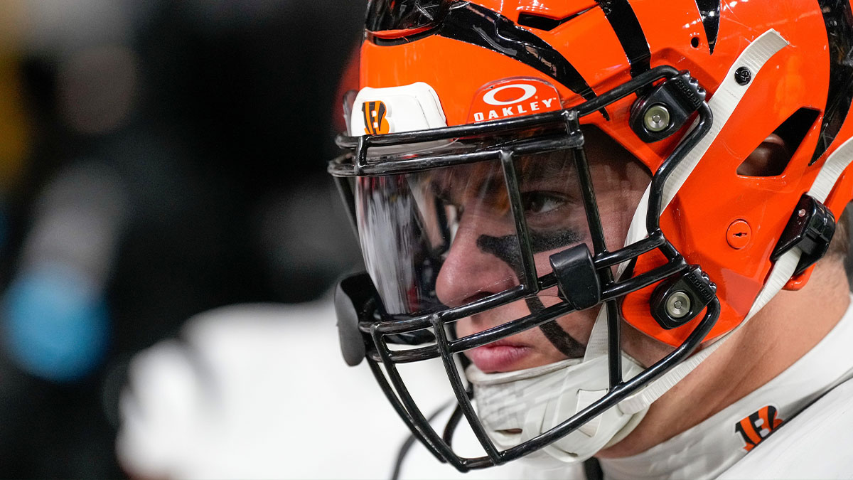 Cincinnati Bengals defensive end Trey Hendrickson (91) takes the field for the first quarter of the NFL Week 18 game between the Pittsburgh Steelers and the Cincinnati Bengals.