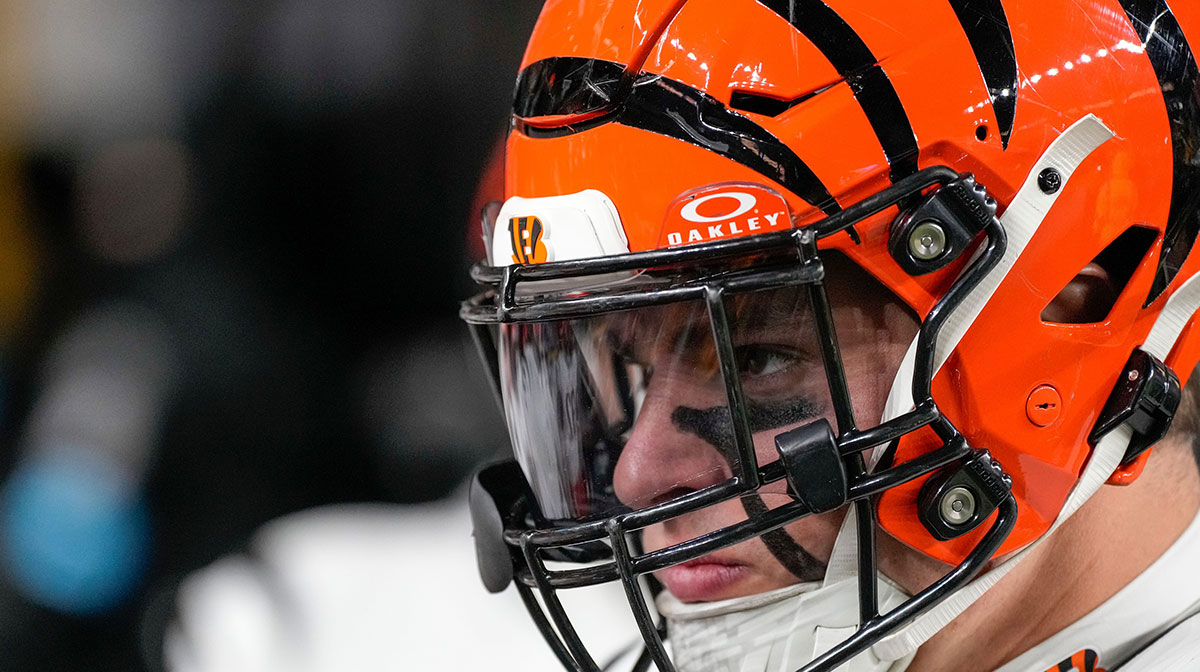 Cincinnati Bengals defensive end Trey Hendrickson (91) takes the field for the first quarter of the NFL Week 18 game between the Pittsburgh Steelers and the Cincinnati Bengals at Acrisure Stadium in Pittsburgh on Saturday, Jan. 4, 2025.