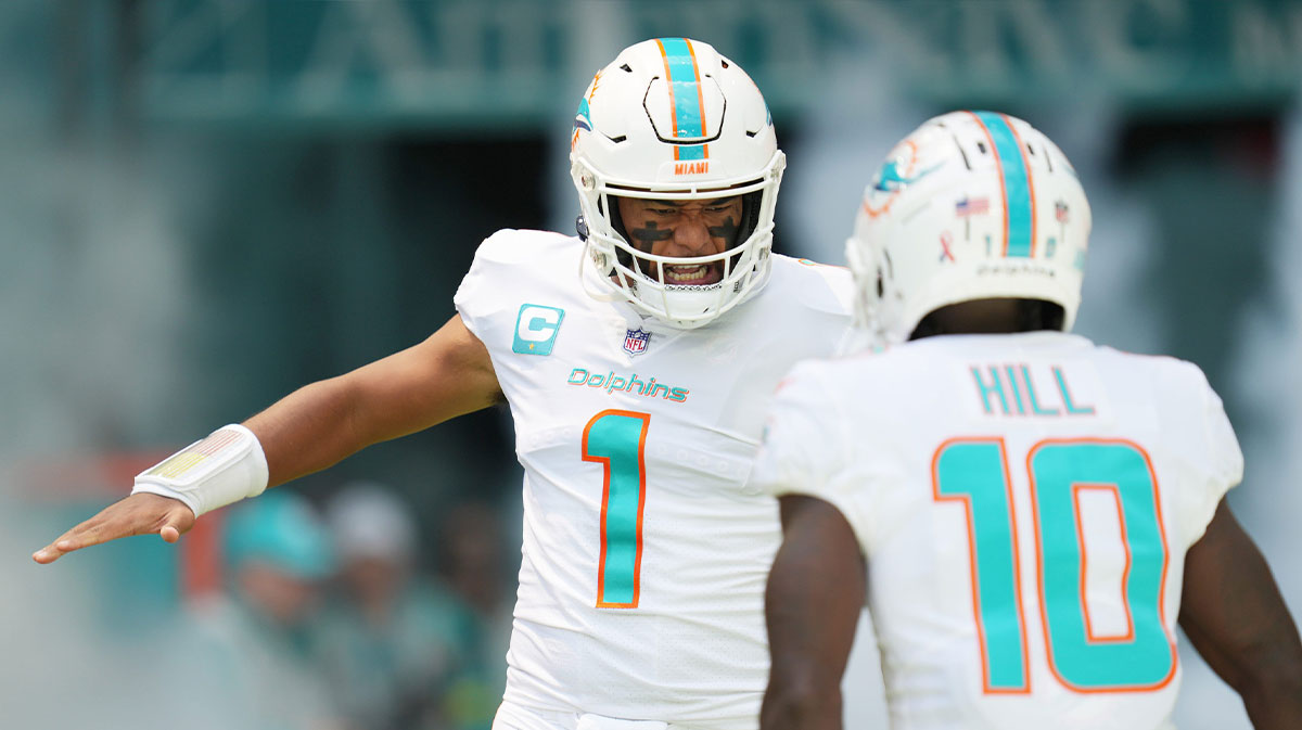 Miami Dolphins stars Tua Tagovailoa and Tyreek Hill, who failed to mention his current quarterback on his top five list, during a game against the Patriots.