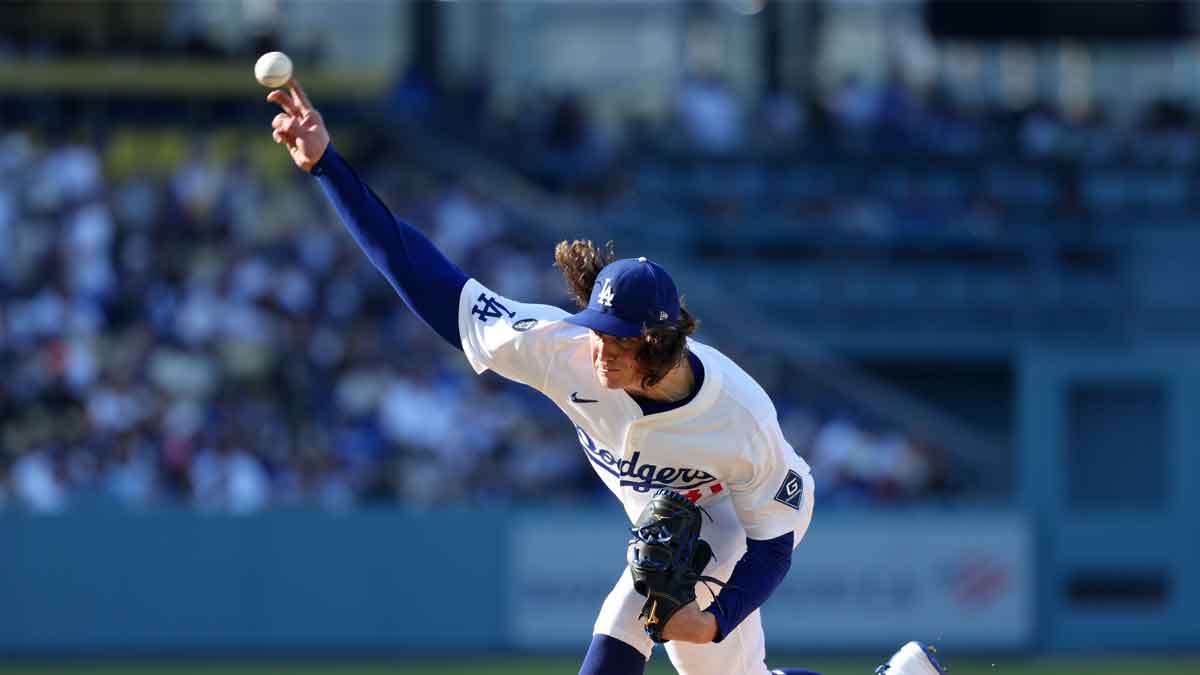 Los Angeles Dodgers starting pitcher Tyler Glasnow (31) throws a pitch against the Chicago Cubs during the fourth inning.
