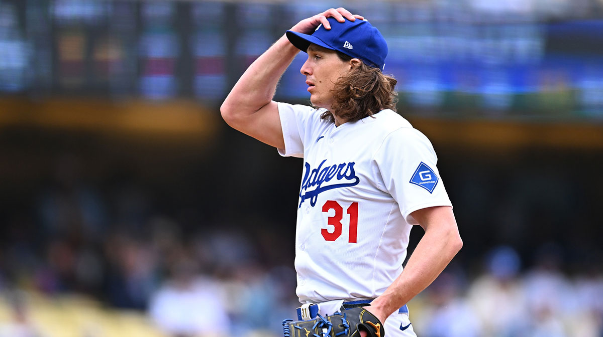 Los Angeles Dodgers pitcher Tyler Glasnow (31) reacts after a pitch during the first inning against the Pittsburgh Pirates at Dodger Stadium.