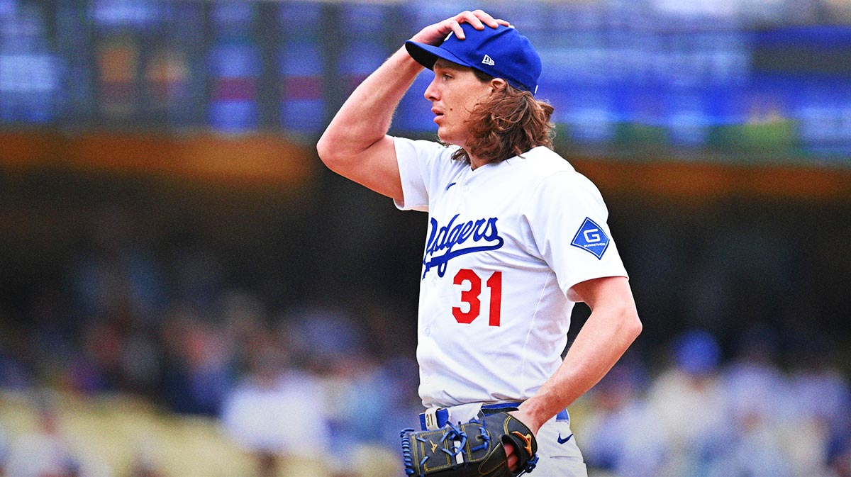 Los Angeles Dodgers pitcher Tyler Glasnow (31) reacts after a pitch during the first inning against the Pittsburgh Pirates at Dodger Stadium.