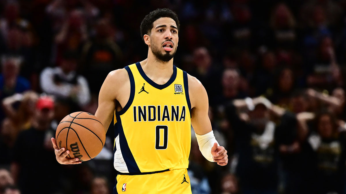 The Indiana Pacers goalkeeper, Tyrese Haliburton (0), brings the field during the second half against Cleveland horsemen in the five round game for the NBA 2025 qualifiers in Rocket Arena.