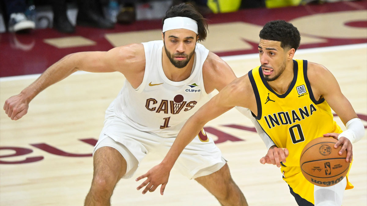 Cleveland Cavaliers guard Max Strus (1) defends Indiana Pacers guard Tyrese Haliburton (0) in the fourth quarter during game two of the second round of the 2025 NBA Playoffs at Rocket Arena.