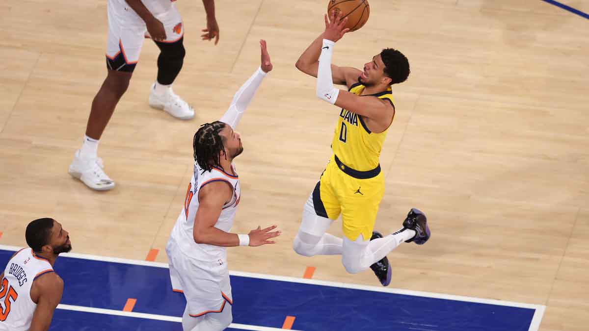 Indiana Pacers guard Tyrese Haliburton (0) shoots against New York Knicks guard Jalen Brunson (11) in the second quarter during game five of the eastern conference finals for the 2025 NBA Playoffs at Madison Square Garden.