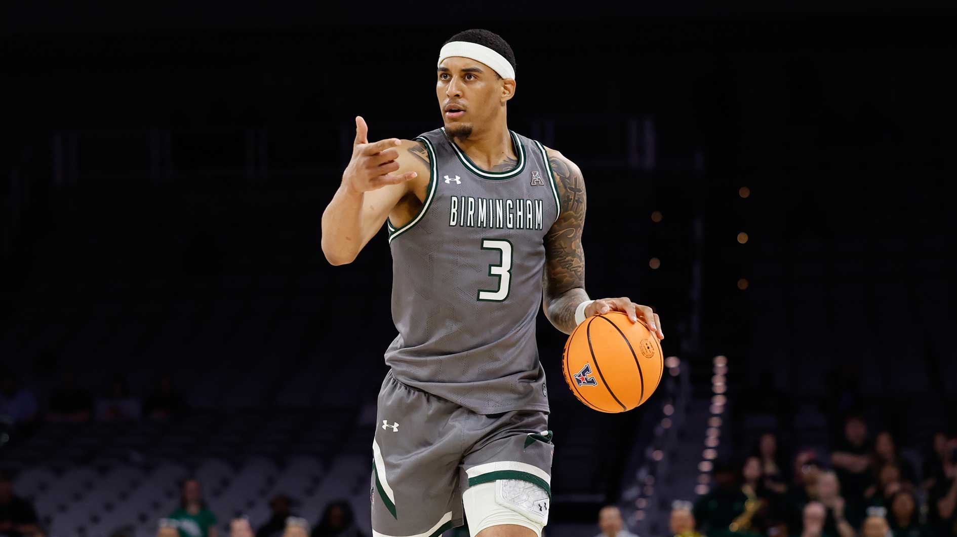 UAB Blazers forward Yaxel Lendeborg (3) dribbles the ball upcourt against the North Texas Mean Green during the first half at Dickies Arena.