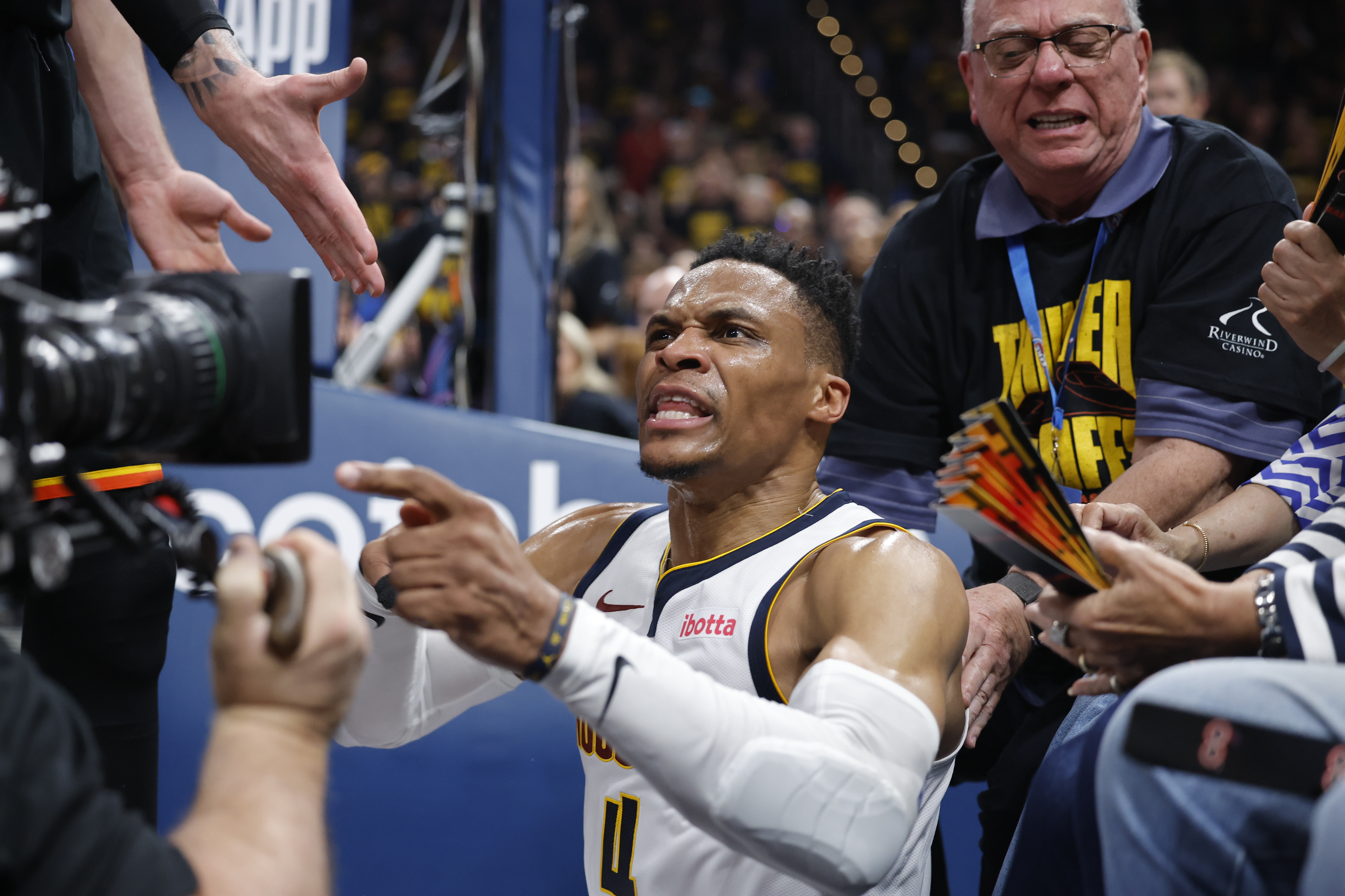 Nuggets Guard Russell Westbrook (4) reacts after the play and fans in the second quarter against Oklahoma City Thunder During the game two in the second round of the playoffs in the centers of 2025