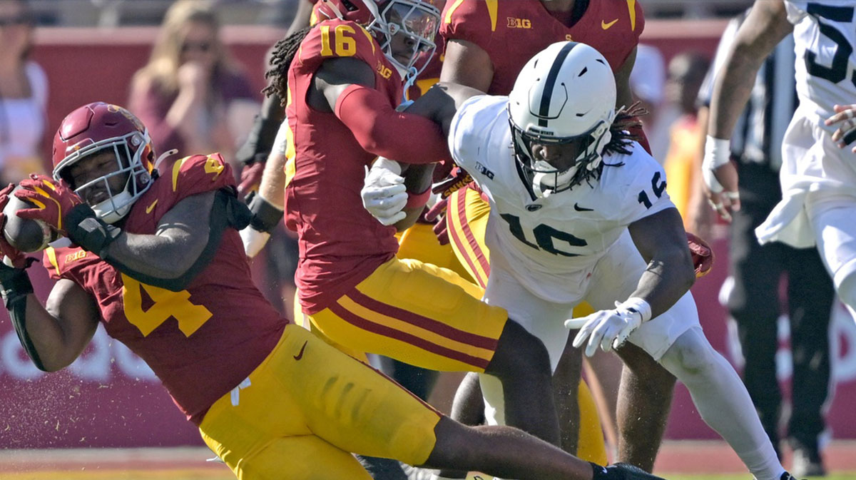 USC Trojans linebacker Easton Mascarenas-Arnold (4) intercepts a pass intended for Penn State Nittany Lions tight end Khalil Dinkins (16) at United Airlines Field at Los Angeles Memorial Coliseum.
