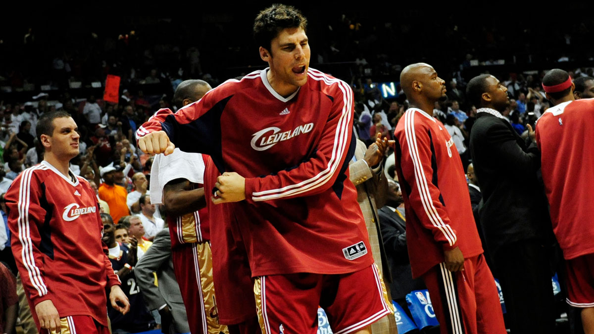 Cleveland Cavaliers guard Wally Szczerbiak (10) and the Cavaliers bench begin to celebrate near the end of the game against the Atlanta Hawks in the fourth quarter of game four of the eastern conference semifinals at Philips Arena. The Cavaliers defeated the Hawks 84-74 and will advance to the eastern conference finals.