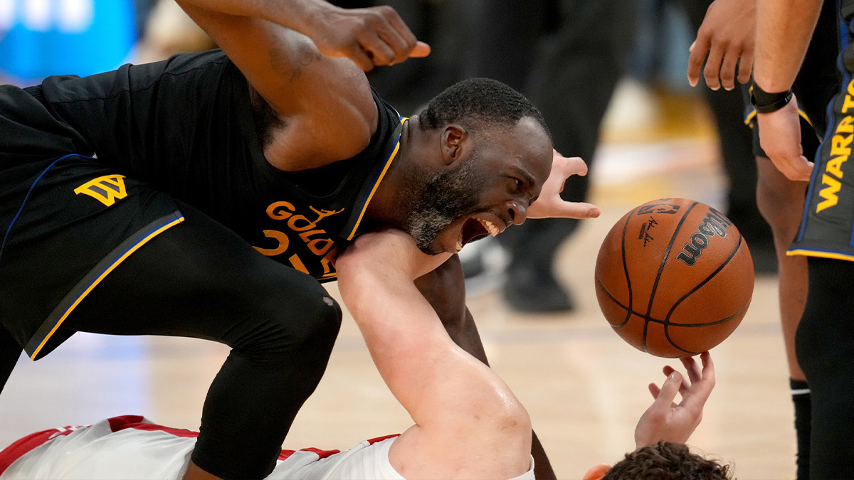 Warriors forward Draymond Green (23) is unable to gain control