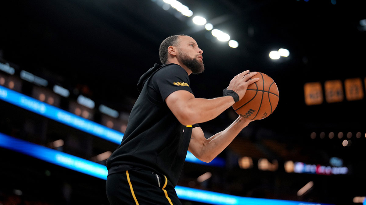 Golden State Warriors guard Stephen Curry (30) shoots the ball during warmups against the Houston Rockets before the start of game six of the first round for the 2025 NBA Playoffs at Chase Center.