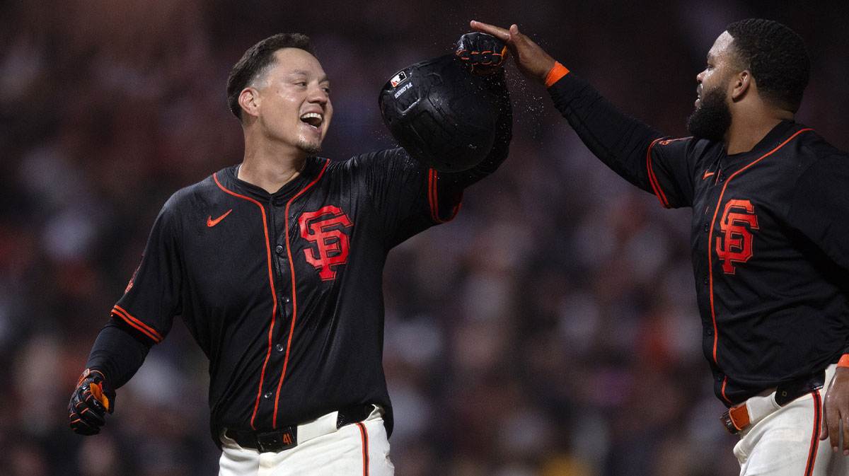 Wilmer Flores stuns MLB world with walk-off walk