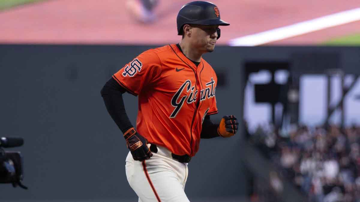 San Francisco Giants first baseman Wilmer Flores (41) runs out his grand slam against the Athletics during the third inning at Oracle Park.