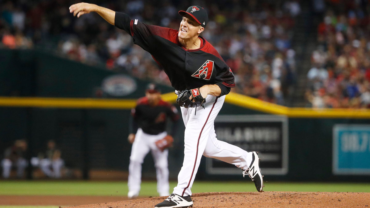 Diamondbacks' Zack Greinke (21) pitches during the fourth inning against the Brewers at Chase Field
