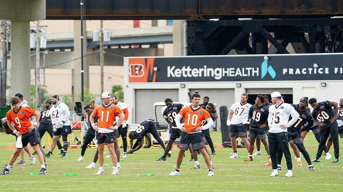 Cincinnati Bengals players warm-up during practice.