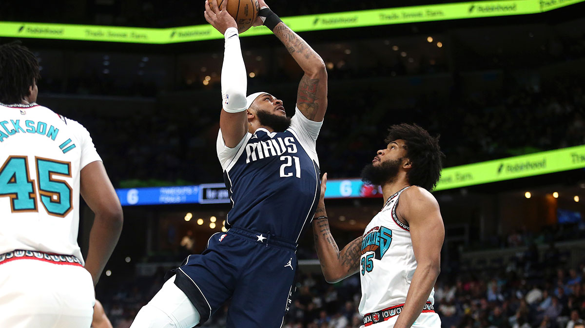 Dallas Mavericks center Daniel Gafford (21) drives to the basket as Memphis Grizzlies forward Marvin Bagley III (35) defends during the first quarter at FedExForum.
