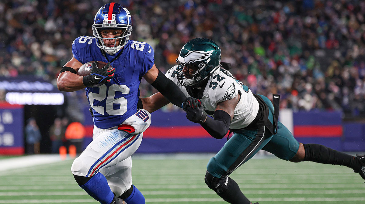 New York Giants running back Saquon Barkley (26) breaks a tackle by Philadelphia Eagles linebacker Zach Cunningham (52) for a rushing touchdown during the first half at MetLife Stadium.