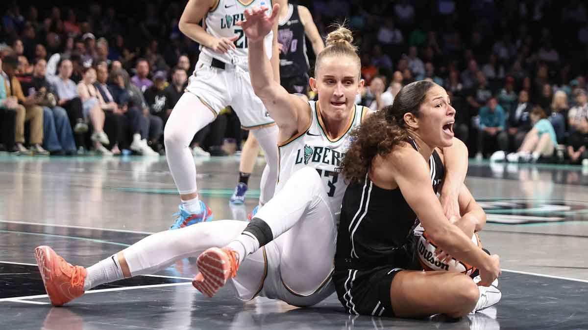 New York Liberty forward Leonie Fiebich (13) and Golden State Valkyries guard Veronica Burton (22) fight for a loose ball in the first quarter at Barclays Center.