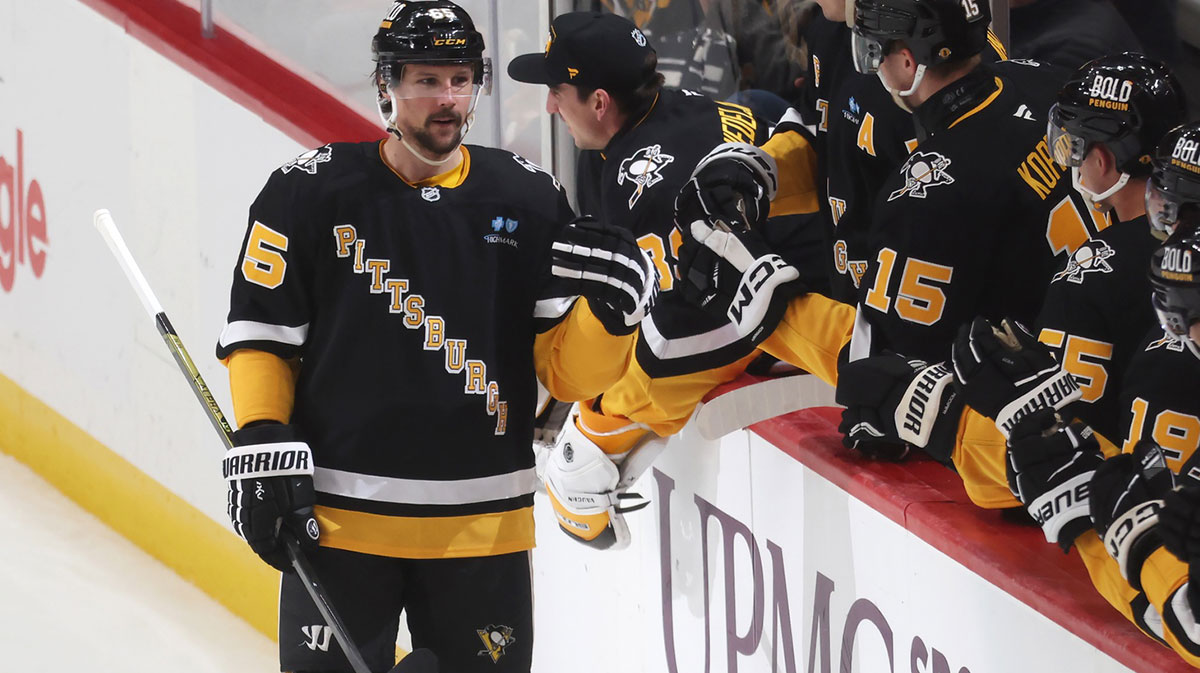Pittsburgh Penguins defenseman Erik Karlsson (65) celebrates his 200th career NHL goal with the Penguins bench against the Chicago Blackhawks during the second period at PPG Paints Arena.