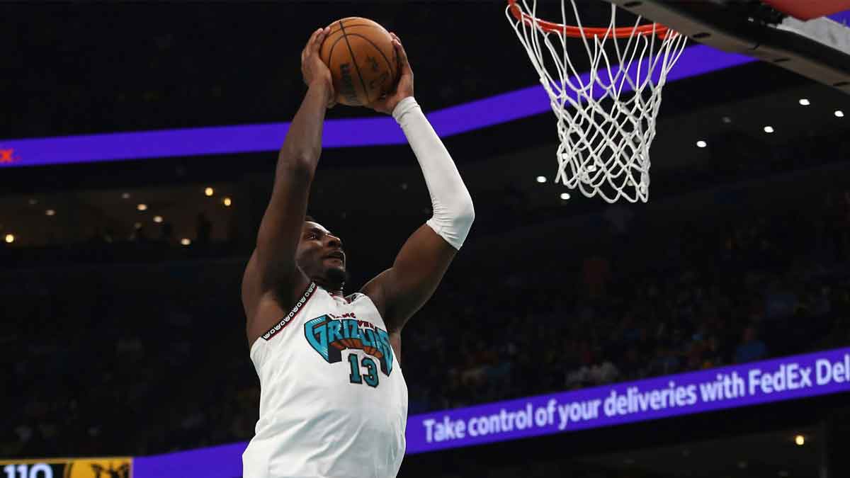 Memphis Grizzlies forward Jaren Jackson Jr. (13) dunks during the fourth quarter against the Dallas Mavericks at FedExForum.