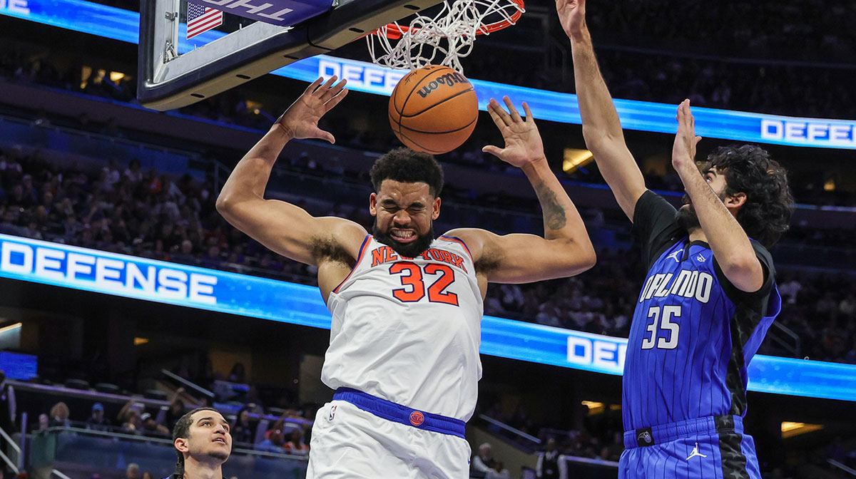 New York Knicks center Karl-Anthony Towns (32) dunks during the second quarter against the Orlando Magic at Kia Center.