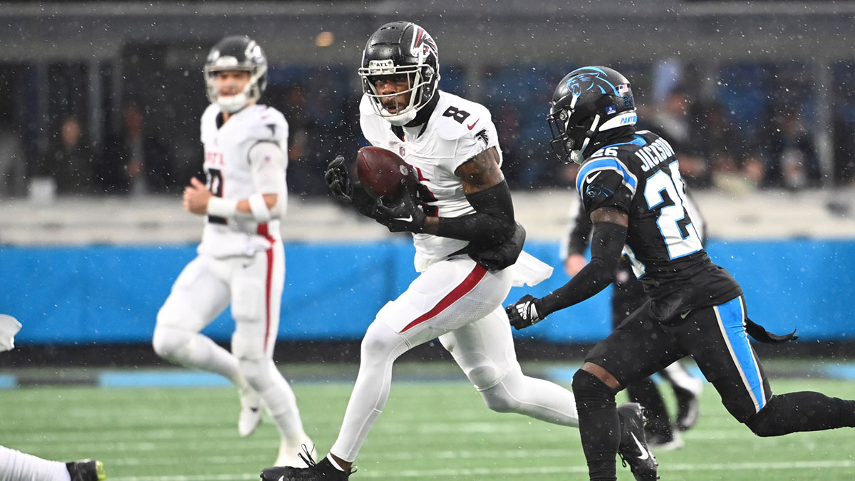 Atlanta Falcons tight end Kyle Pitts (8) catches the ball as Carolina Panthers cornerback Donte Jackson (26) defends in the first quarter at Bank of America Stadium.