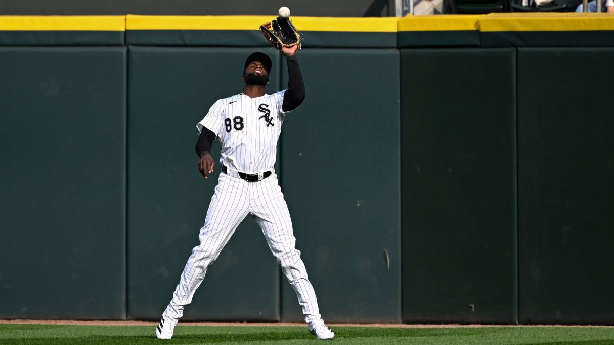 Chicago White Sox center fielder Luis Robert Jr. (88) catches a fly ball hit by Kansas City Royals right fielder Jac Caglianone (14) during the ninth inning at Rate Field.