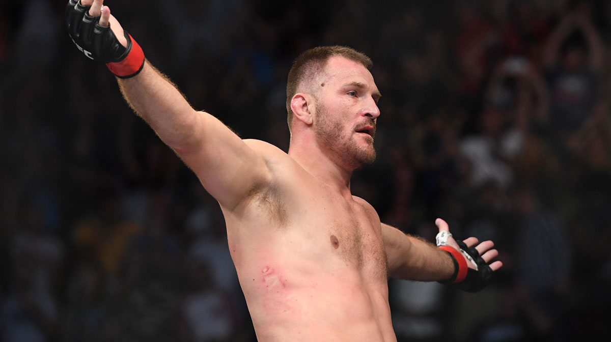 Stipe Miocic (red gloves) defeats Alistair Overeem (blue gloves) during UFC 203 at Quicken Loans Arena.