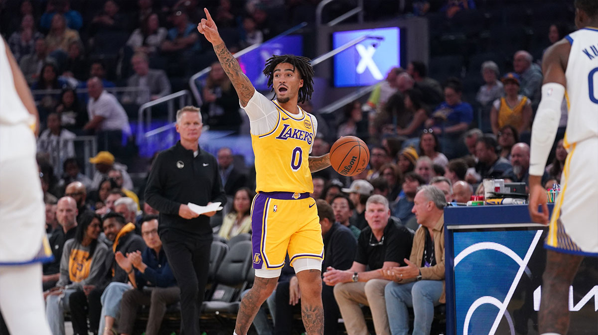Los Angeles Lakers guard Jalen Hood-Schifino (0) calls a play against the Golden State Warriors in the first quarter at the Chase Center.