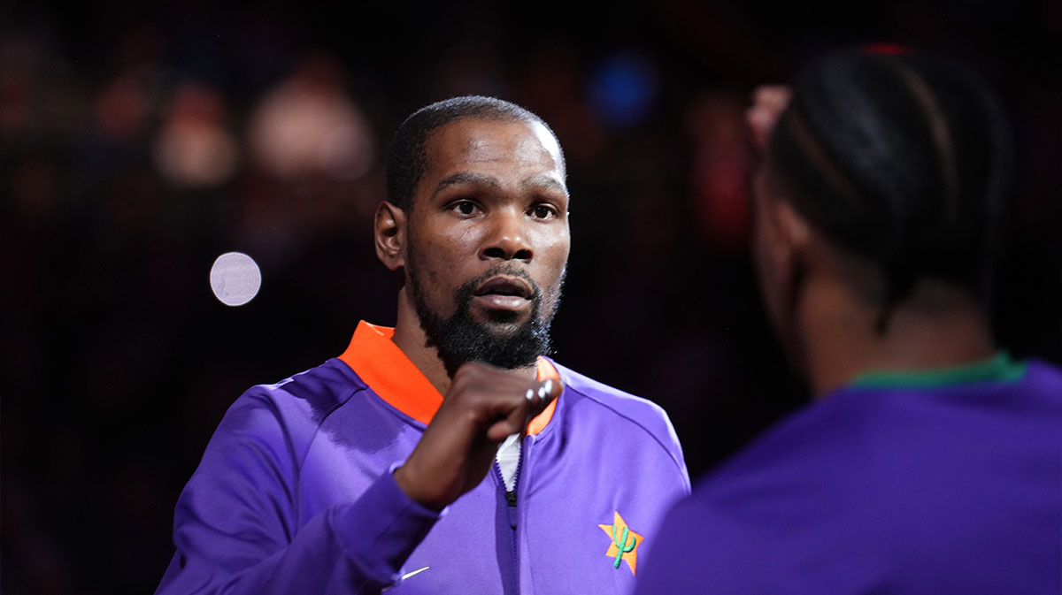 Phoenix Suns forward Kevin Durant (35) is introduced before facing the LA Clippers at PHX Center.
