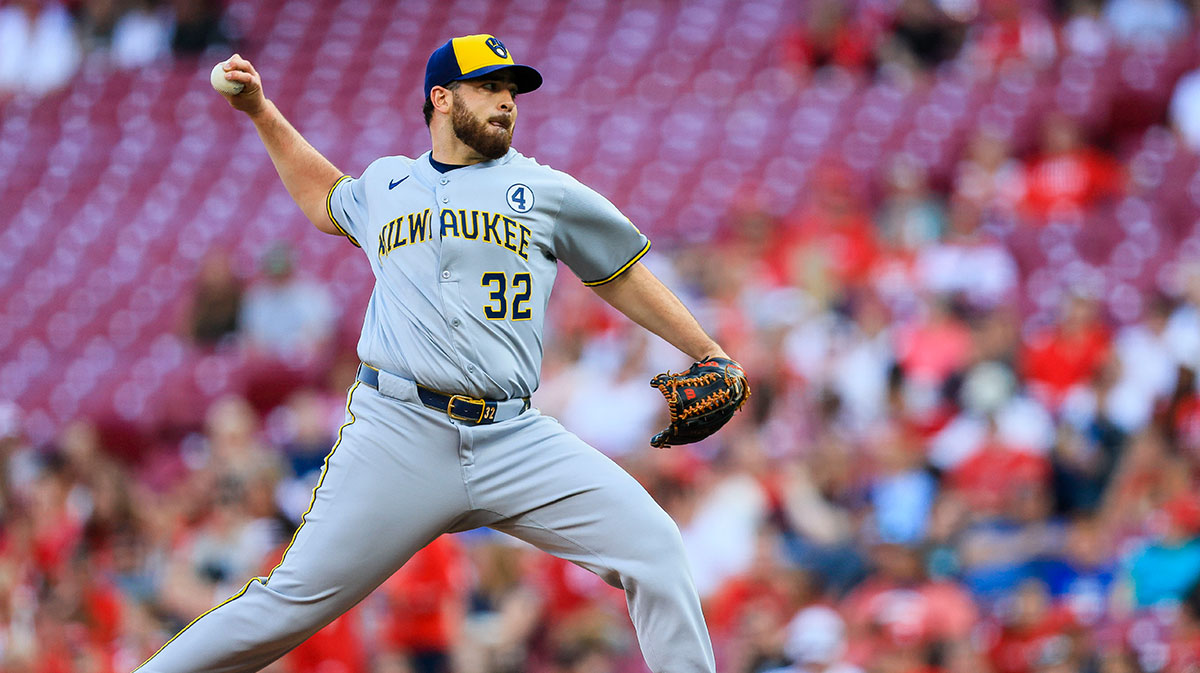 Milwaukee Brewers starting pitcher Aaron Civale (32) pitches against the Cincinnati Reds in the first inning at Great American Ball Park.