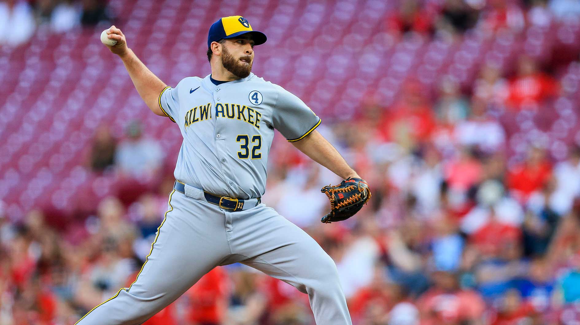 Milwaukee Brewers starting pitcher Aaron Civale (32) pitches against the Cincinnati Reds in the first inning at Great American Ball Park