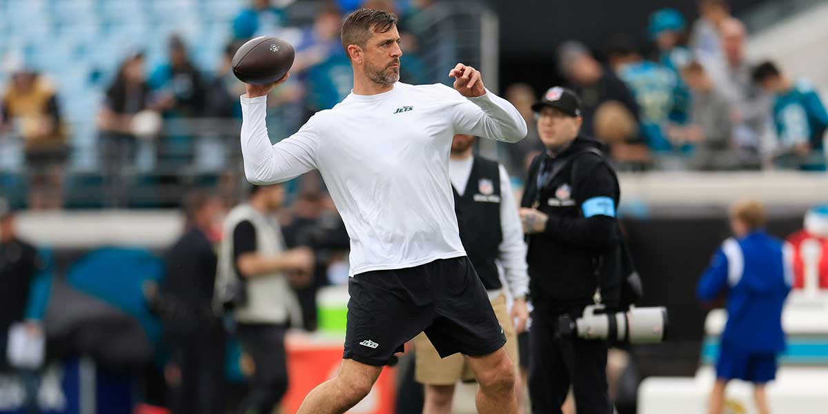 New York Jets quarterback Aaron Rodgers (8) warms up before an NFL football matchup