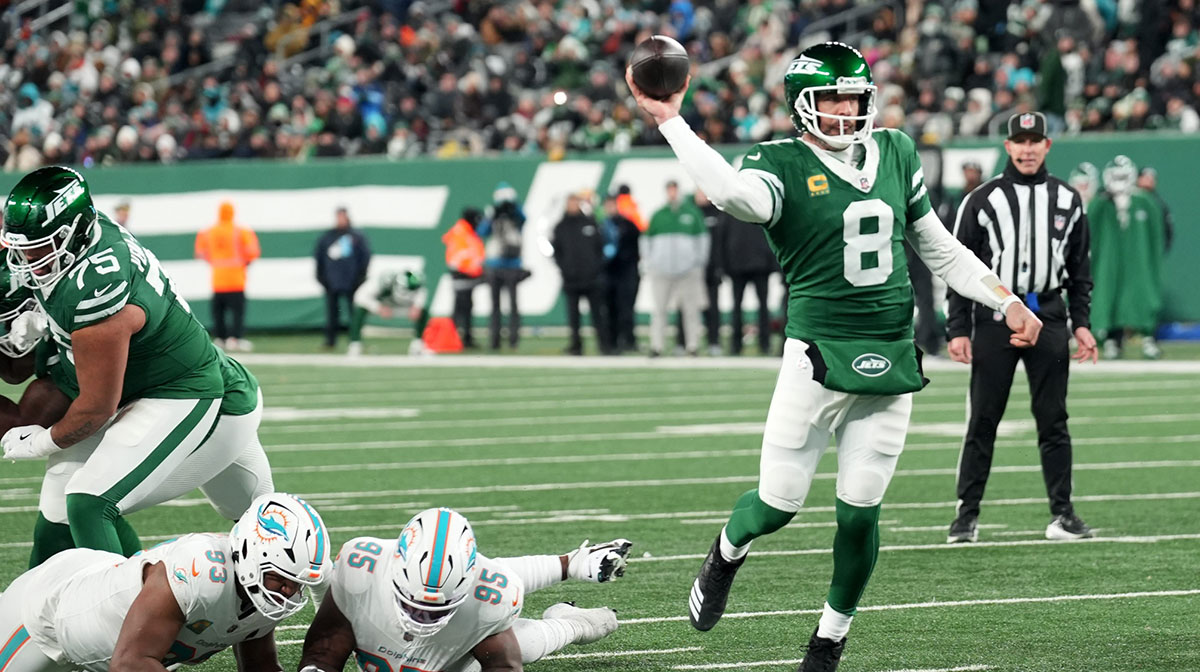New York Jets quarterback Aaron Rodgers (8) throws his 500th career touchdown pass in the second quarter of the game against the Miami Dolphins