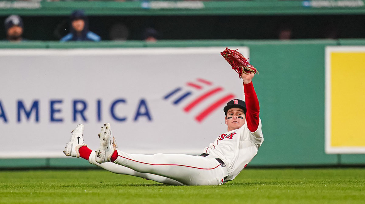 Boston Red Sox outfielder Roman Anthony (19) makes the catch against the Tampa Bay Rays in the sixth inning.