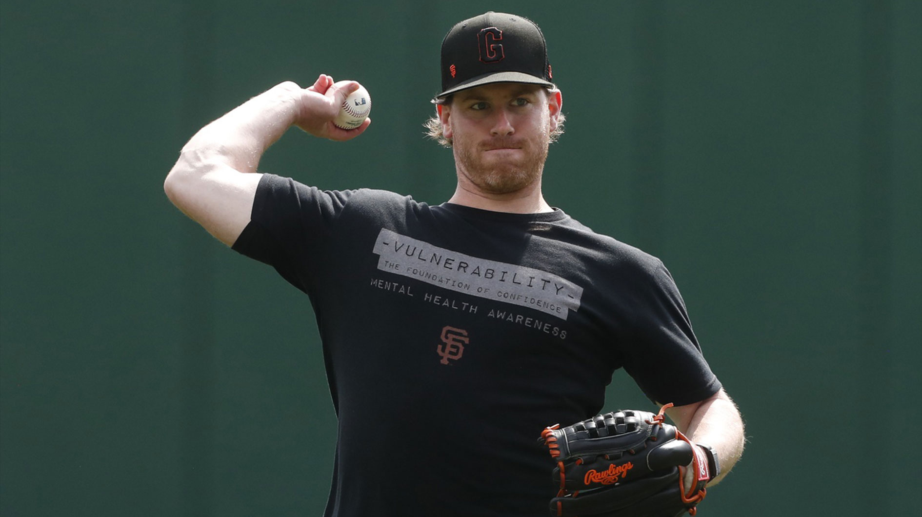 San Francisco Giants pitcher Anthony DeSclafani (26) throws in the outfield before the game against the Pittsburgh Pirates.
