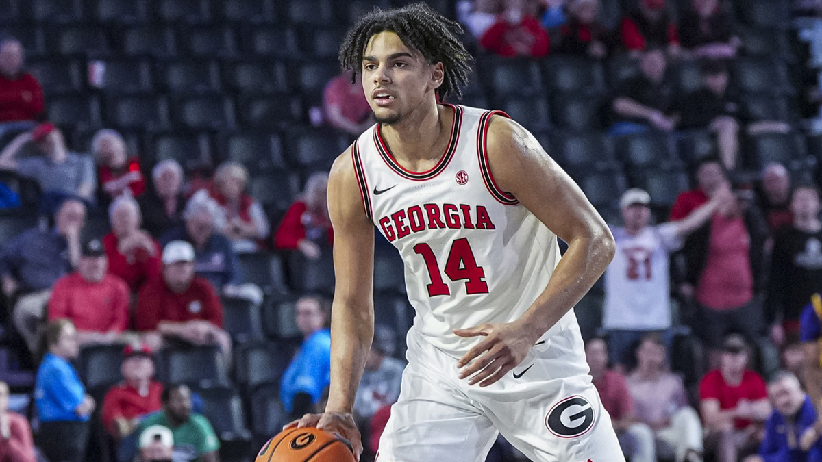 Georgia Bulldogs forward Asa Newell (14) controls the ball against the LSU Tigers during the second half at Stegeman Coliseum.