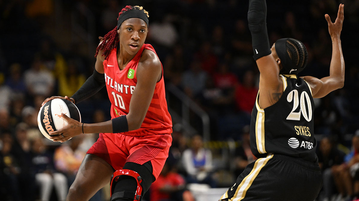 Atlanta Dream guard Rhyne Howard (10) looks to pass in front of Washington Mystics guard Brittney Sykes (20) during the first quarter at CareFirst Arena.