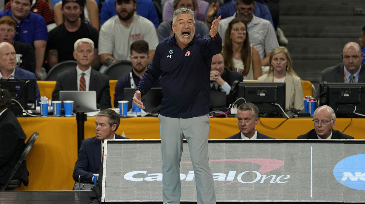 Auburn Tigers head coach Bruce Pearl reacts against the Florida Gators during the second half in the semifinals of the men's Final Four of the 2025 NCAA Tournament at Alamodome.