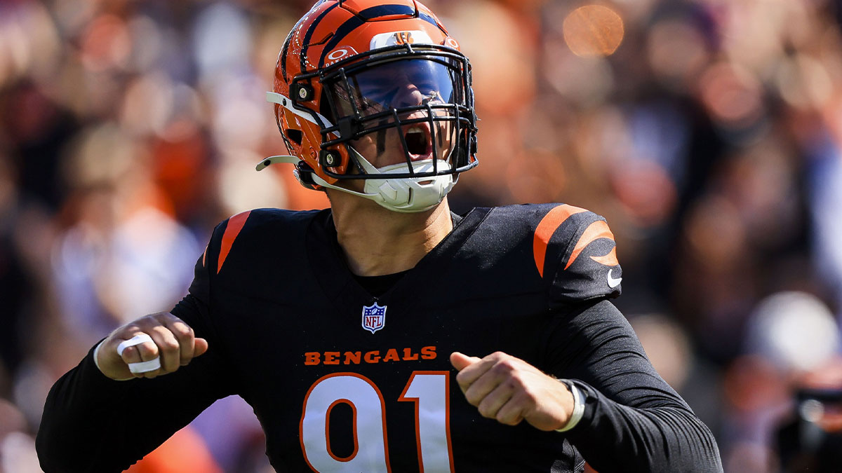 Cincinnati Bengals defensive end Trey Hendrickson (91) runs onto the field before the game against the Baltimore Ravens at Paycor Stadium.