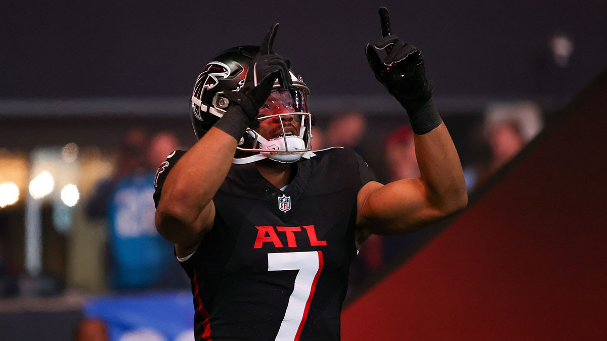 Atlanta Falcons running back Bijan Robinson (7) is introduced before a game against the Carolina Panthers.