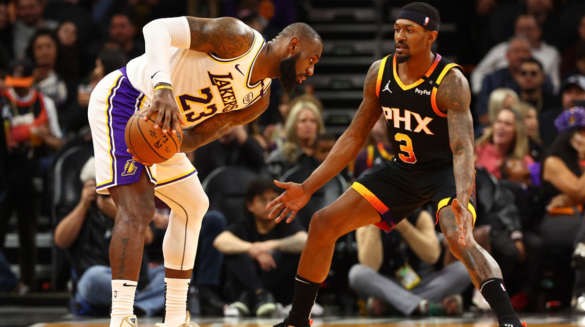 Los Angeles Lakers forward LeBron James (23) against Phoenix Suns guard Bradley Beal (3) during an NBA Cup game at Footprint Center.