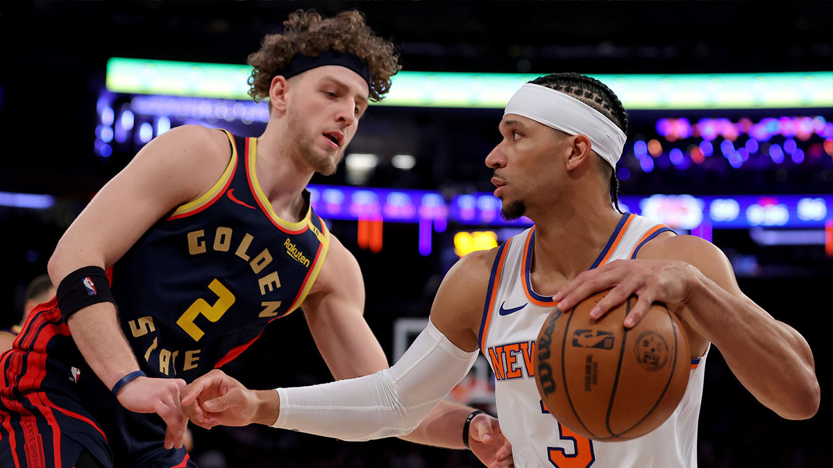 New York Knicks guard Josh Hart (3) controls the ball against Golden State Warriors guard Brandin Podziemski (2) during the third quarter at Madison Square Garden.