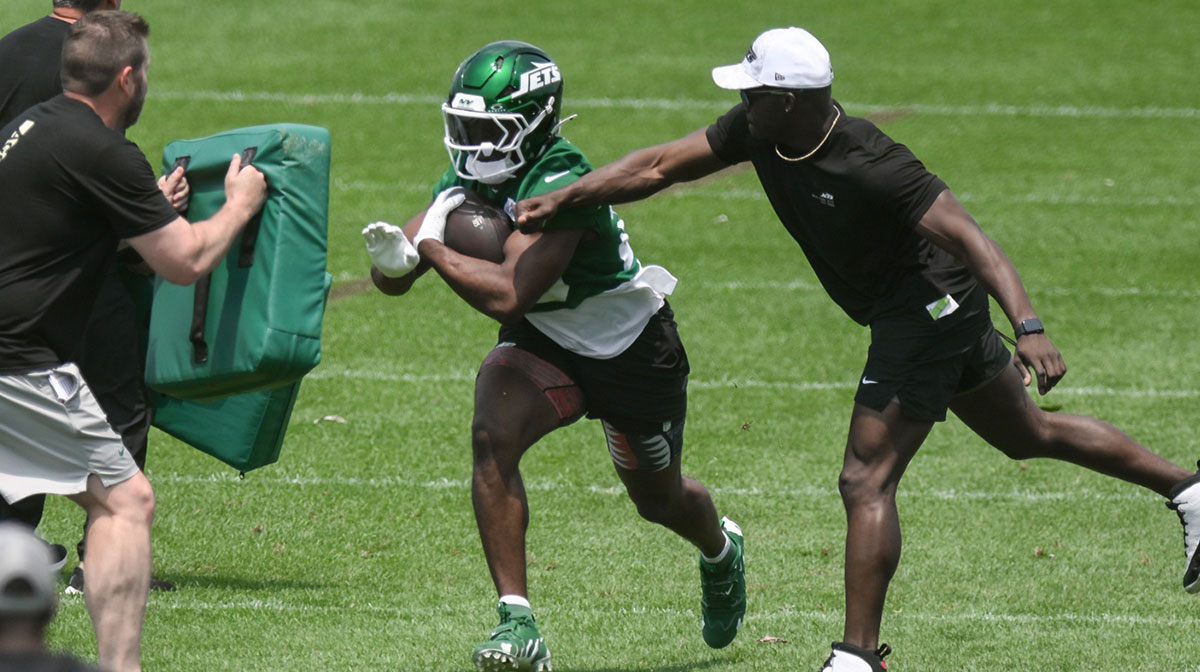 New York Jets running back Breece Hall (20) participates in a drill during minicamp at Atlantic Health Jets Training Center.